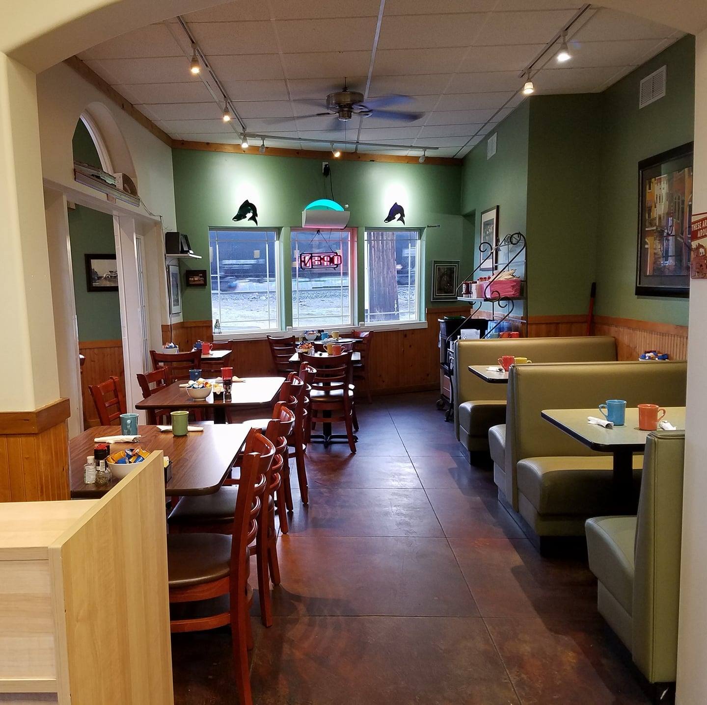 Wayne's Corner Cafe - Stanwood, WA | Skagit Directory