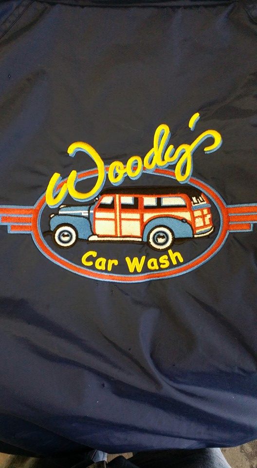 Woody's Car Wash logo
