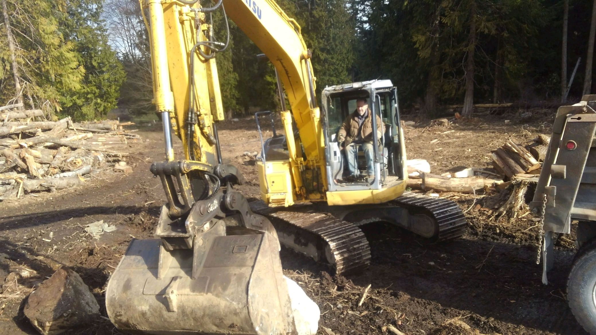 Ed's Equipment & Services logo